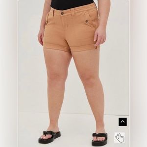 Torrid sz 28 3.5 Inch Military Stretch Twill Mid-Rise Short NWT
